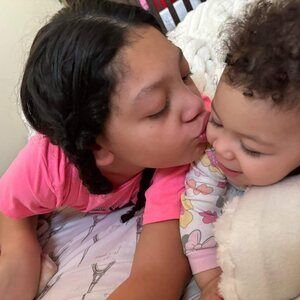 Meet your Posher, Mona